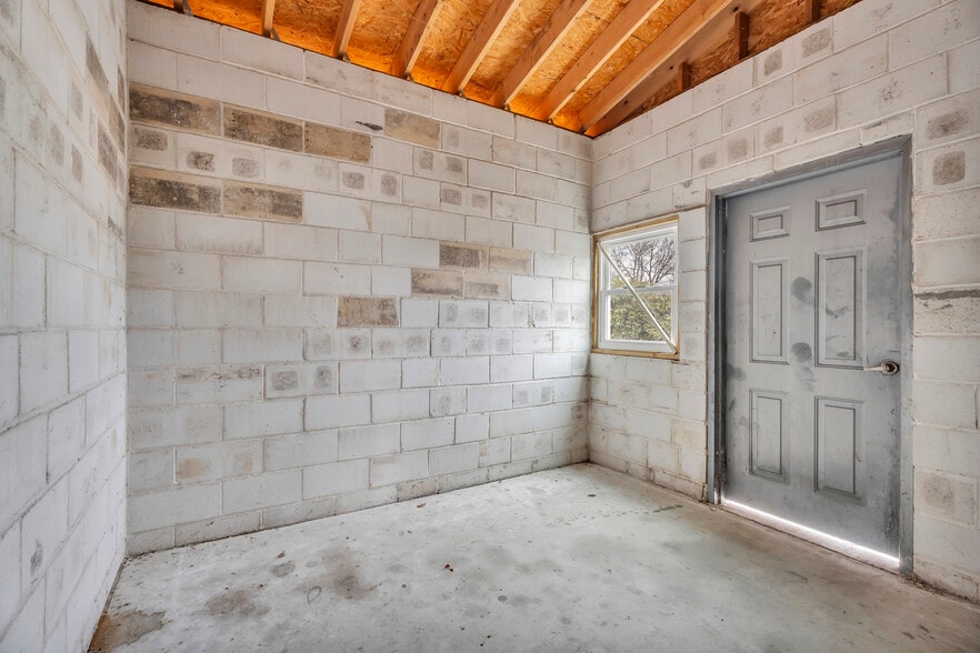 More Photos Of 600 White Horse Pike, Oaklyn Auto Repair For Sale