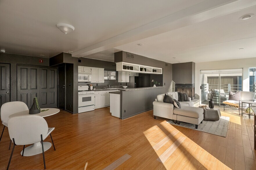 More Photos Of 3111 Ocean Front Walk, Marina Del Rey Apartments For Sale