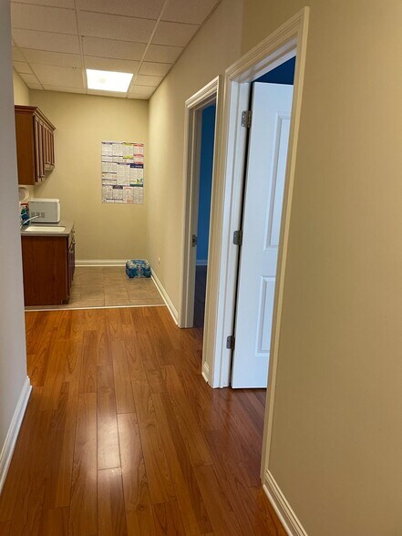 More Photos Of 896 S Frontenac St, Aurora Office For Lease