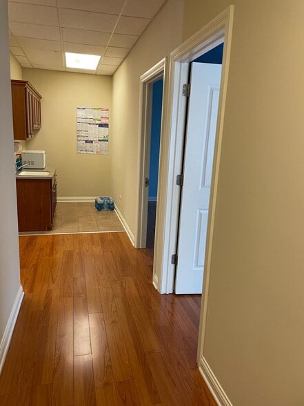 More Photos Of 896 S Frontenac St, Aurora Office For Lease