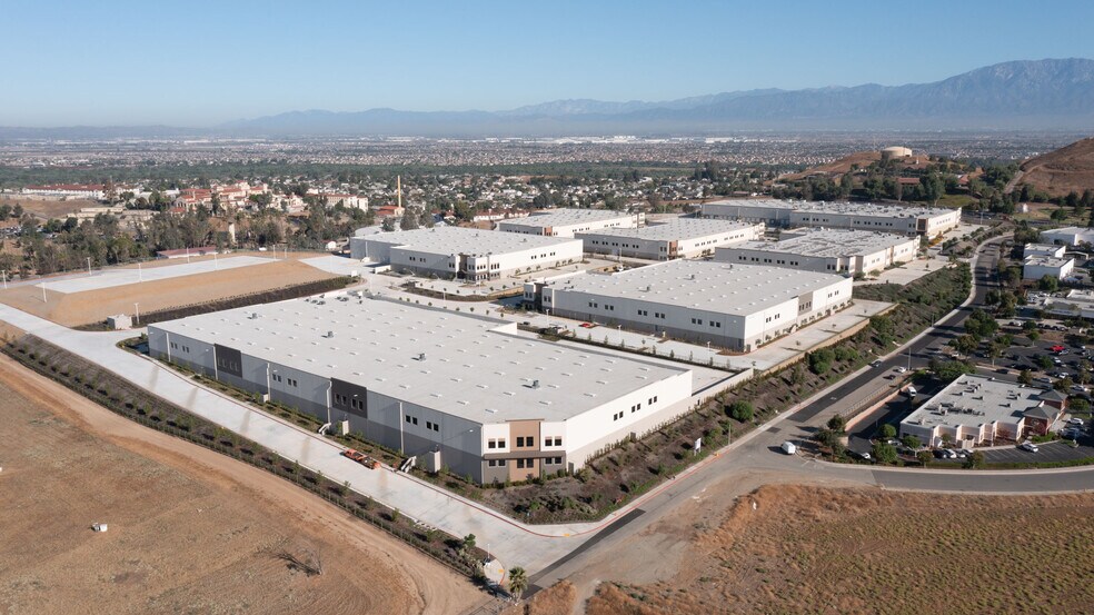 More Photos Of 3000 Horseless Carriage dr, Norco Unknown For Lease