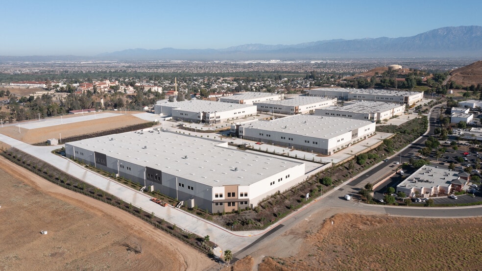 More Photos Of 3000 Horseless Carriage dr, Norco Unknown For Lease