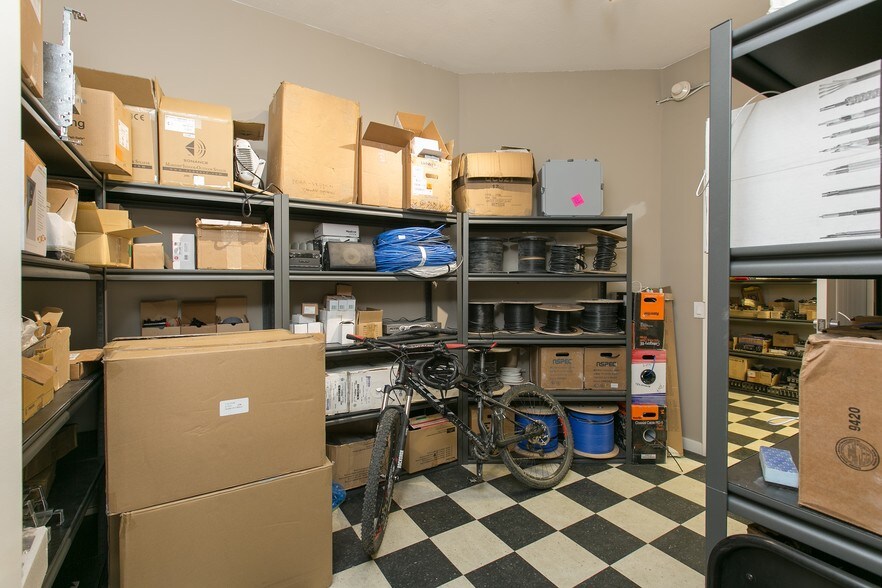 More Photos Of 3304 Appaloosa Rd, Kelowna Warehouse For Sale