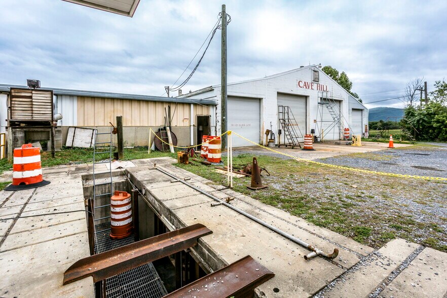 More Photos Of 1446 Jacob Burner Dr, Mcgaheysville Warehouse For Lease