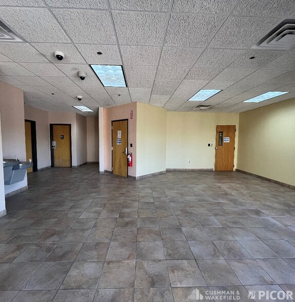More Photos Of 3760 N Commerce Dr, Tucson Warehouse For Sale