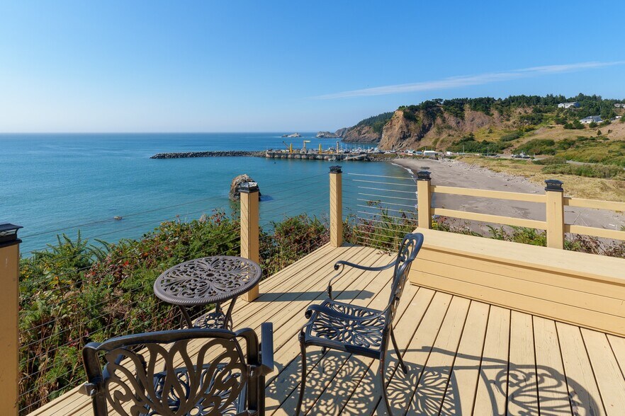 More Photos Of 409 Jackson St, Port Orford Specialty For Sale