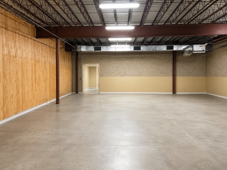 More Photos Of 7031 Grand Blvd, Houston Research And Development For Lease