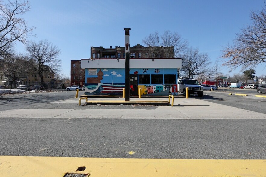 More Photos Of 671 State St, Springfield Convenience Store For Sale