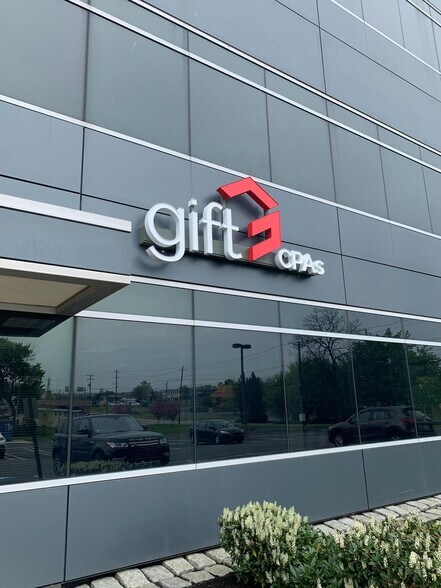 More Photos Of 75 S Houcks Rd, Harrisburg Office For Sale