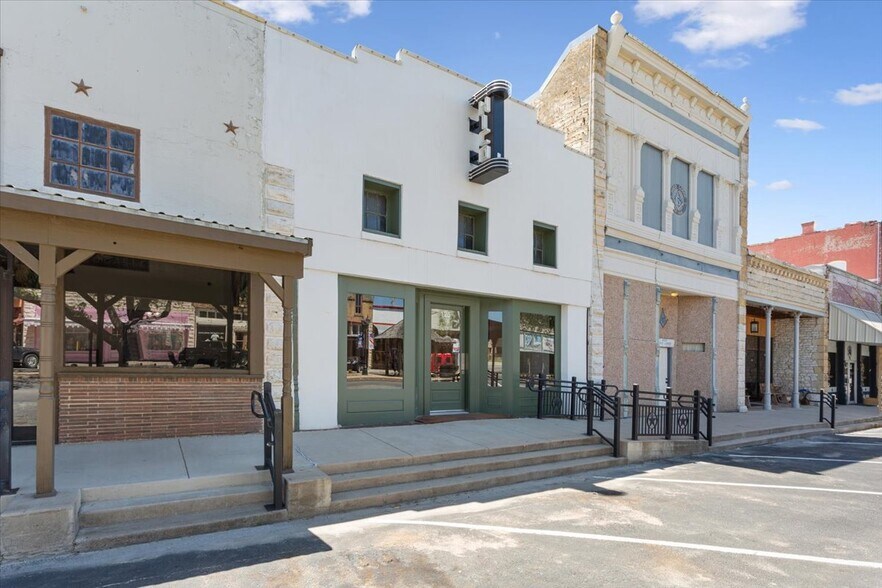 More Photos Of 125 N Pecan St, Hico General Retail For Sale