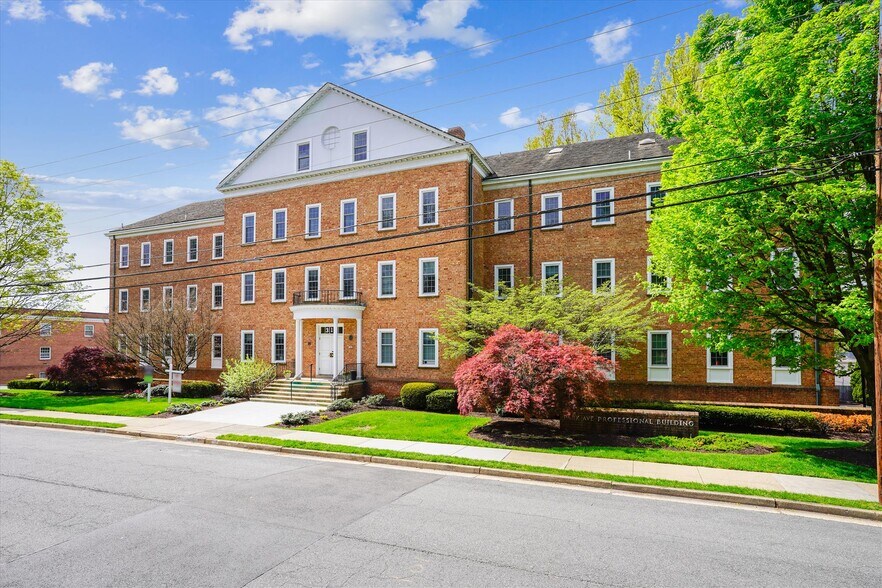 More Photos Of 313 Park Ave, Falls Church Medical For Lease