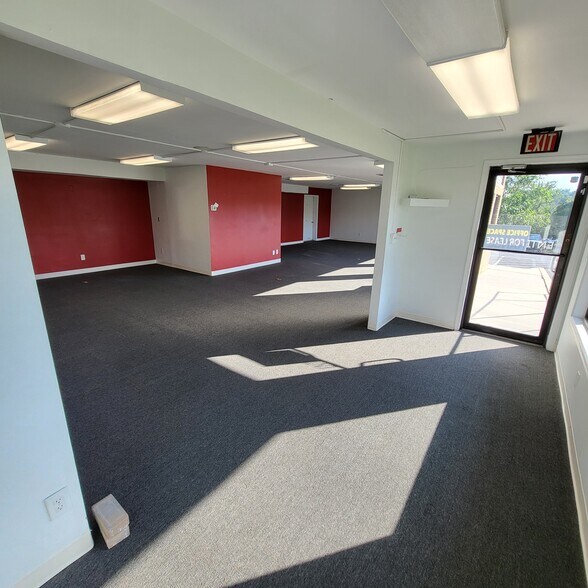 More Photos Of 1511 Ridgeside Dr, Mount Airy Freestanding For Lease