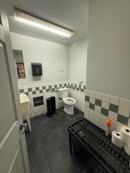 More Photos Of 930 N 1430 W, Orem Manufacturing For Lease