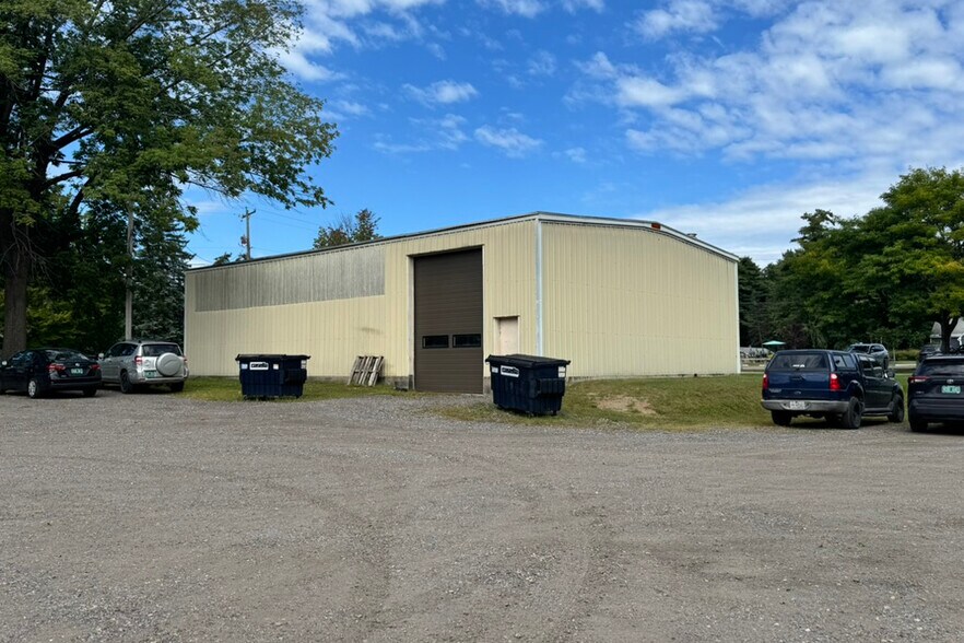 More Photos Of 47 Commerce St, Williston Industrial For Lease