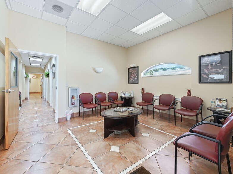 Primary Photo Of 1414 E Main St, Leesburg Medical For Sale
