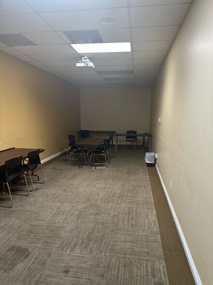 More Photos Of 16605 Sherman Way, Van Nuys Freestanding For Lease