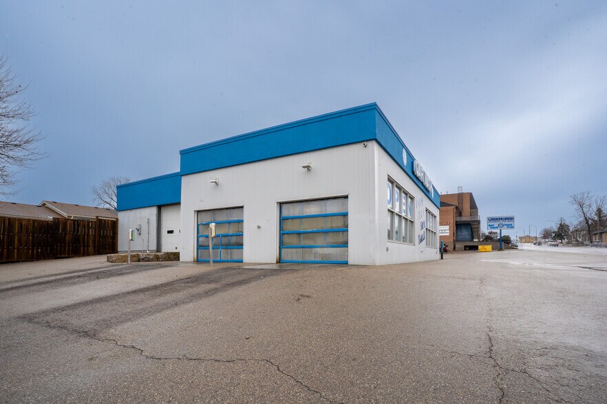 More Photos Of 771 Dundas St, Woodstock Specialty For Sale
