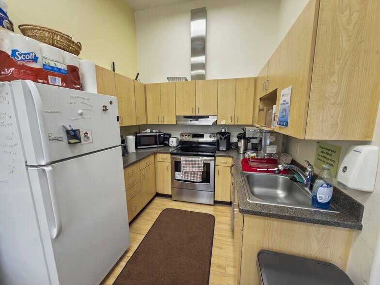 More Photos Of 308 Main St, Olathe Medical For Lease