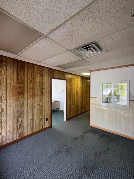 More Photos Of 2730 Lexington Ave, Mansfield Office For Lease
