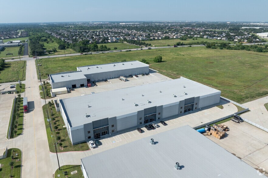 More Photos Of 4219 Clay Commerce Dr, Katy Warehouse For Lease
