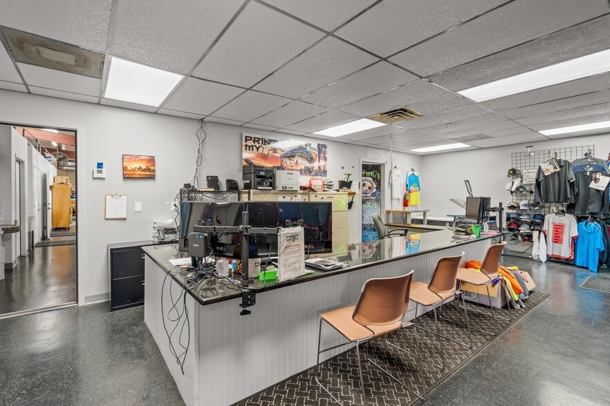 More Photos Of 4540 Northgate Ct, Sarasota Warehouse For Sale