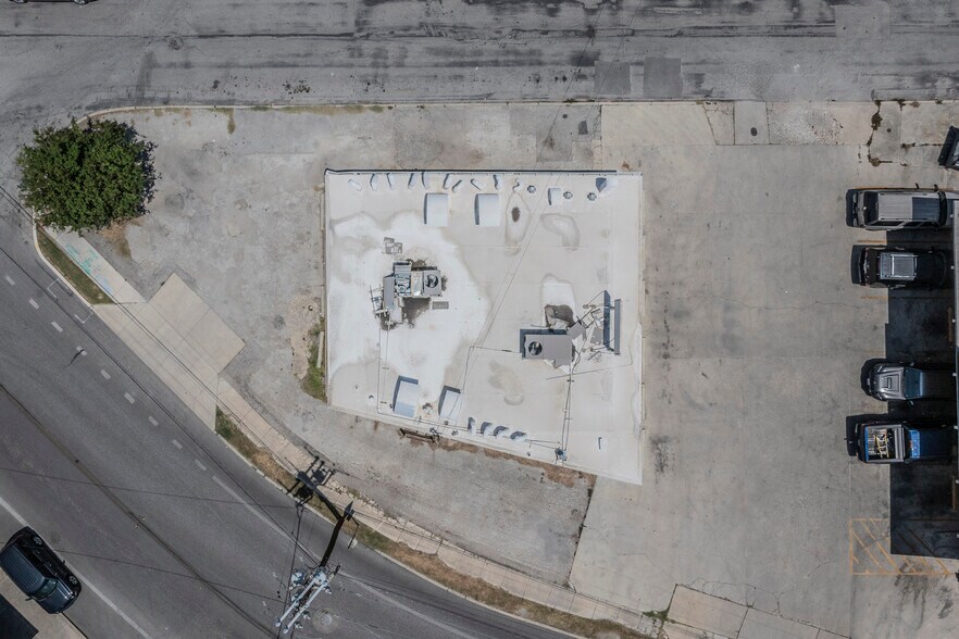 More Photos Of 1100 S Presa St, San Antonio Freestanding For Lease
