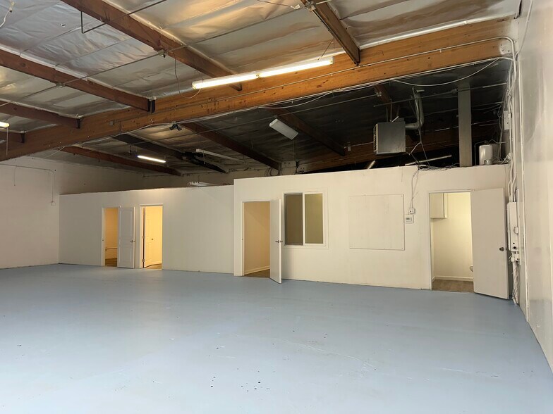 More Photos Of 9340 Corbin Ave, Northridge Warehouse For Lease