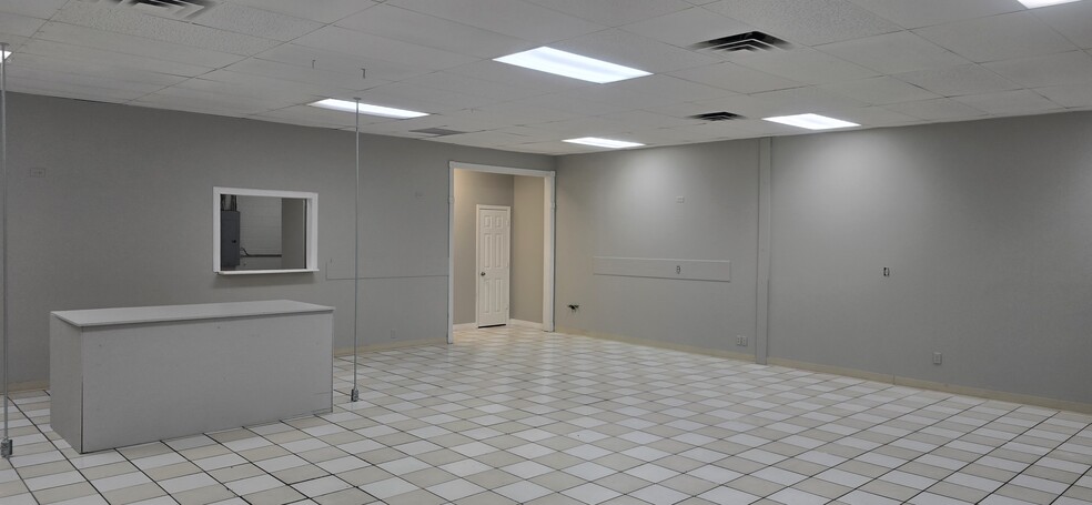 More Photos Of 17003 E US Highway 24, Independence General Retail For Lease