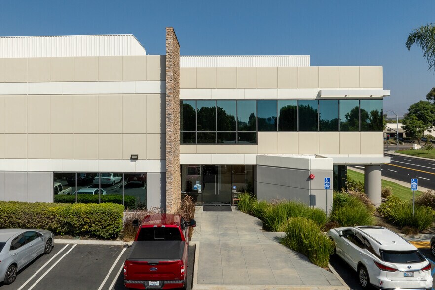 More Photos Of 2492 Walnut Ave, Tustin Flex For Lease