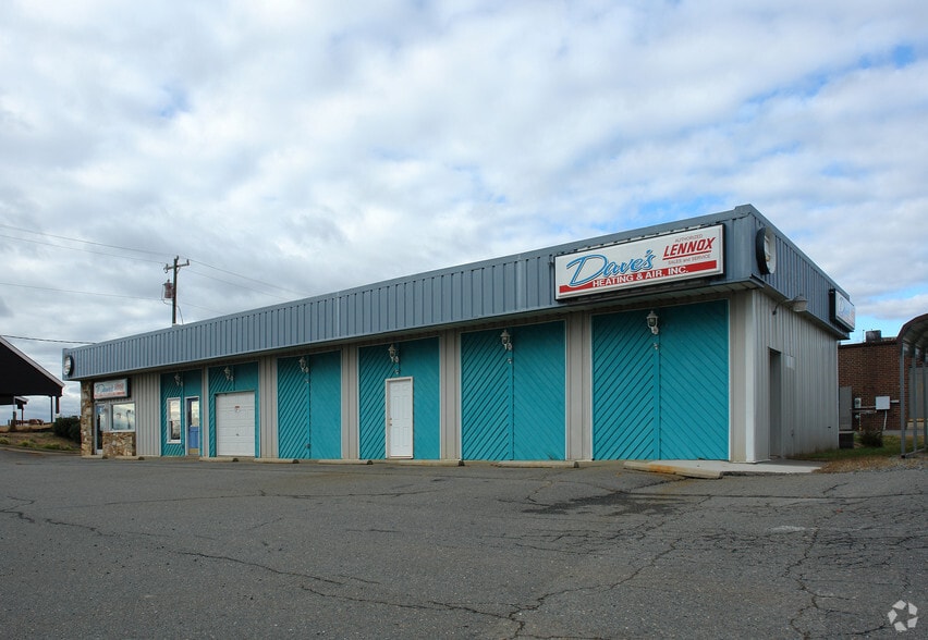 More Photos Of 111 Angela Dr, King General Retail For Sale