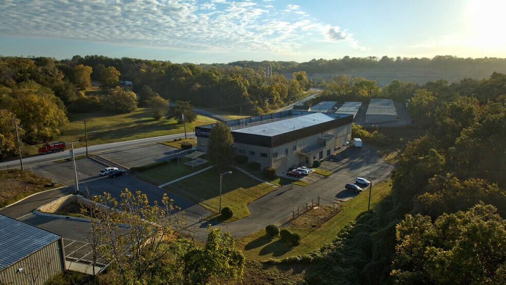 More Photos Of 114 Bush Rd, Nashville Light Distribution For Lease