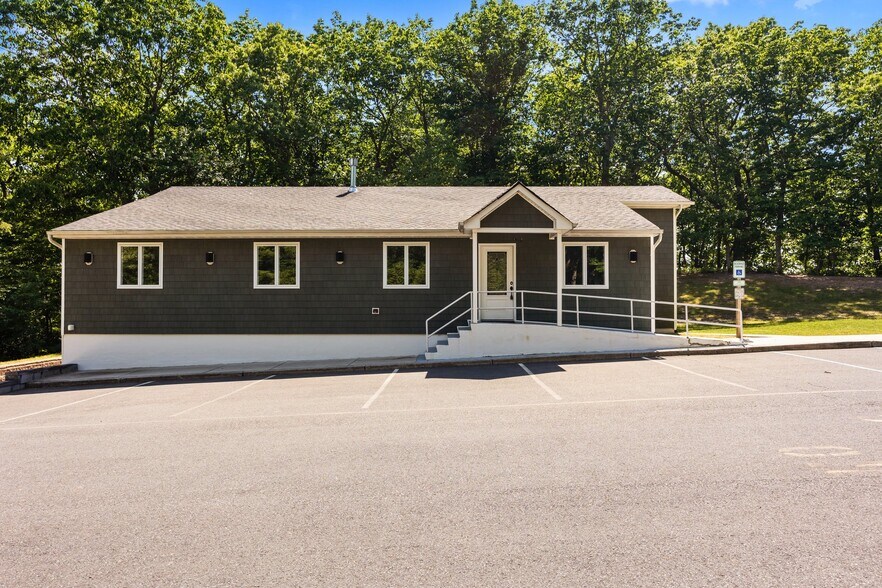 Primary Photo Of 352 Monmouth Rd, Millstone Township Office For Lease