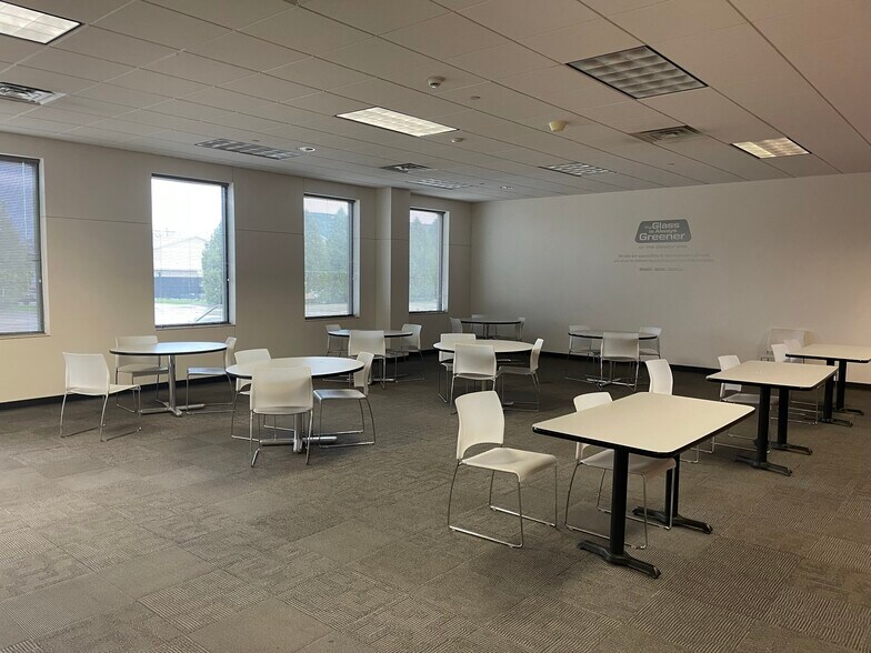 More Photos Of 1125 Dina Ct, Hiawatha Office For Lease
