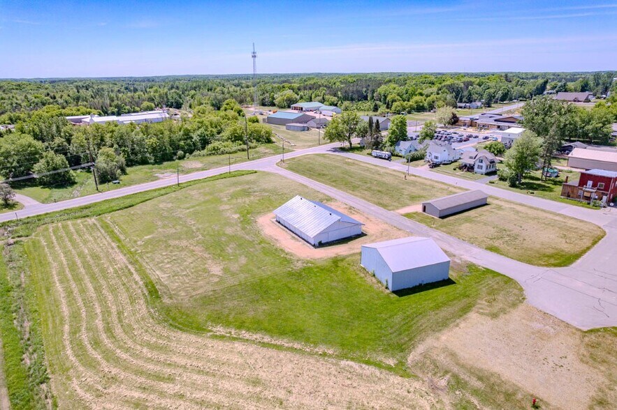 More Photos Of 350 Mill St, Birnamwood Specialty For Sale