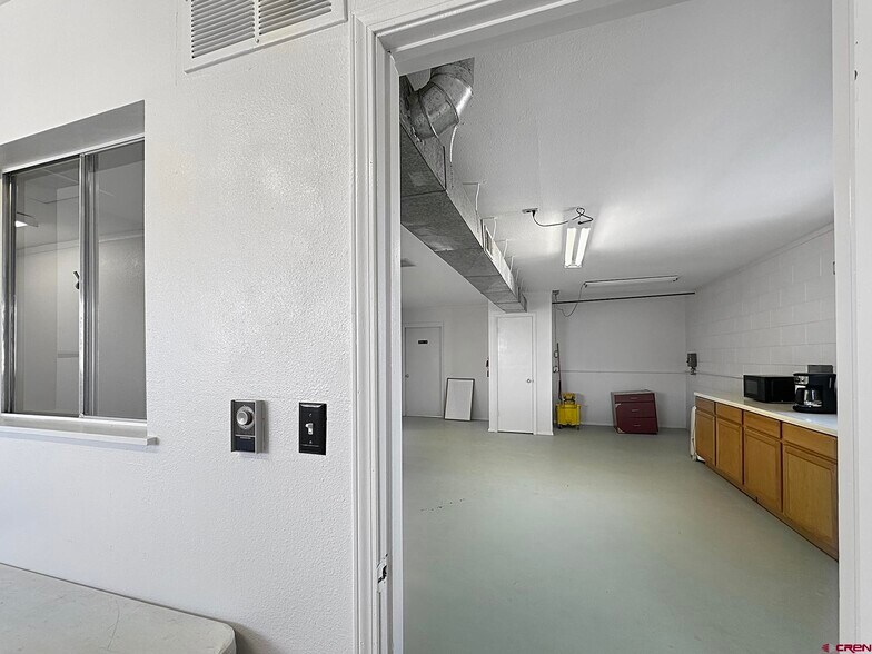 More Photos Of 685 Industrial Blvd, Delta Warehouse For Lease