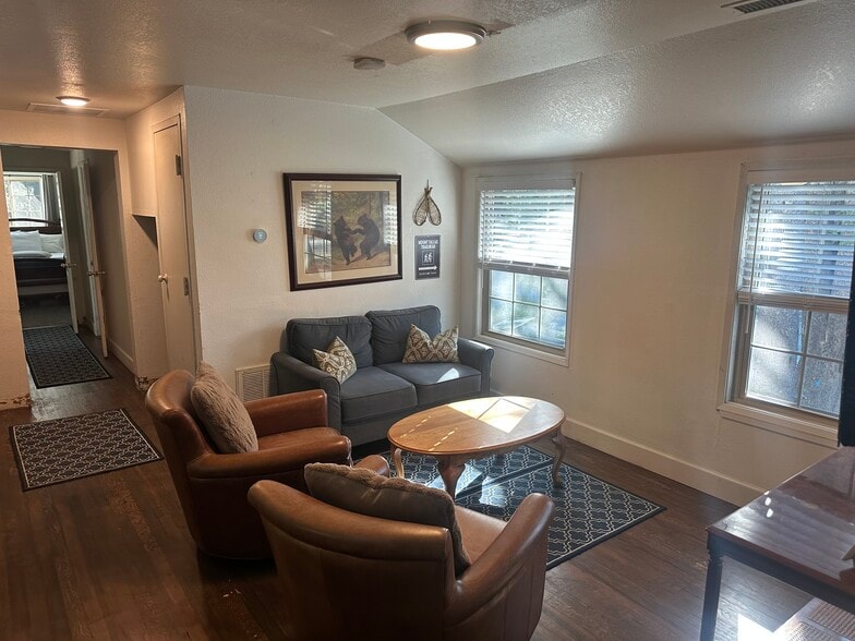 More Photos Of 821 Roger Ave, South Lake Tahoe Restaurant For Lease