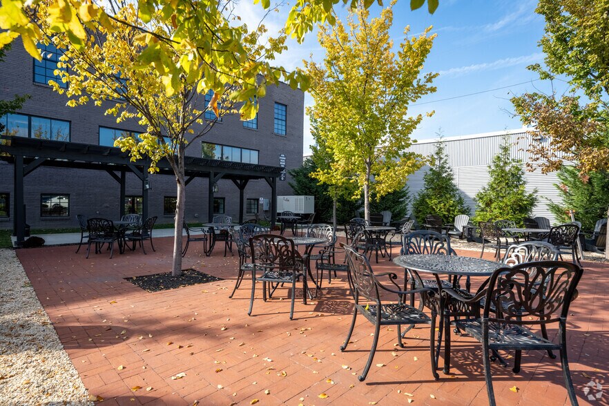 More Photos Of 101 N Haven St, Baltimore Showroom For Lease