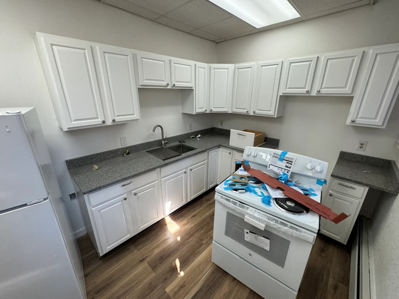 More Photos Of 39 Market St, Poughkeepsie Storefront Retail Residential For Sale