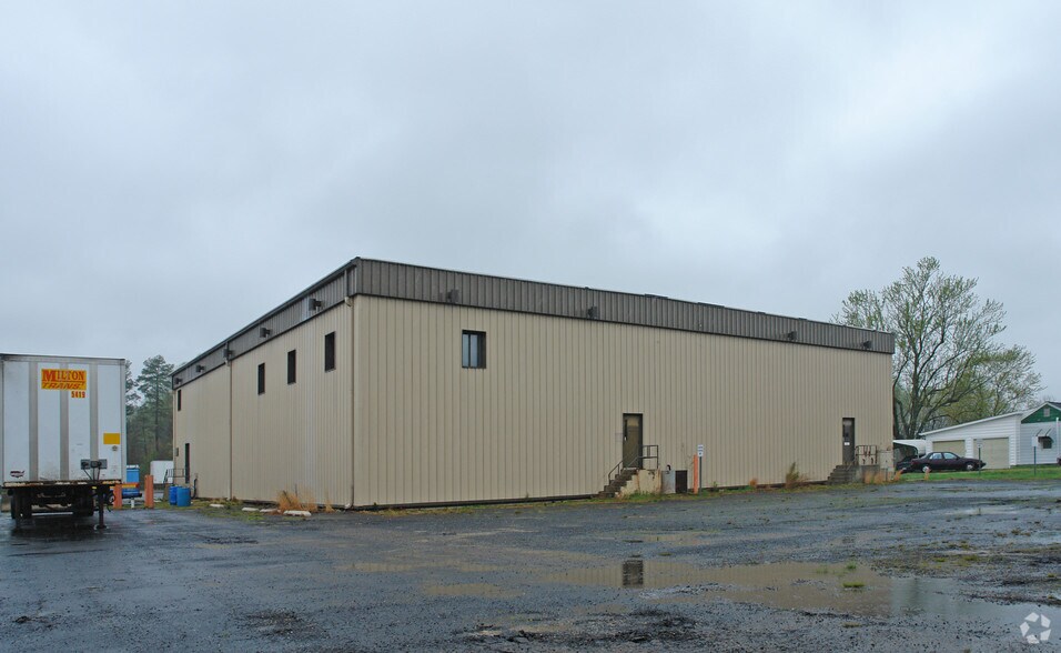 More Photos Of 22925-22931 Dover Bridge Rd, Preston Light Distribution For Lease