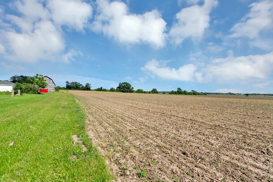 More Photos Of 41W597 US Highway 20, Hampshire Flex For Sale
