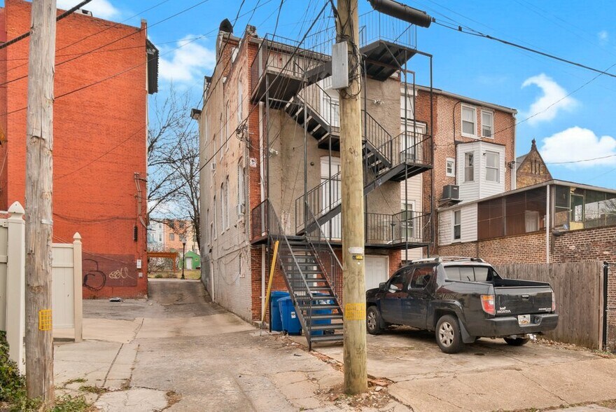 More Photos Of 2024 Saint Paul St, Baltimore Apartments For Sale