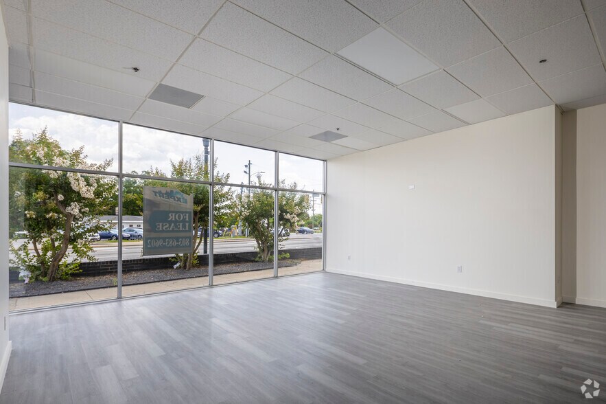 More Photos Of 2101 Main St, Columbia Freestanding For Lease