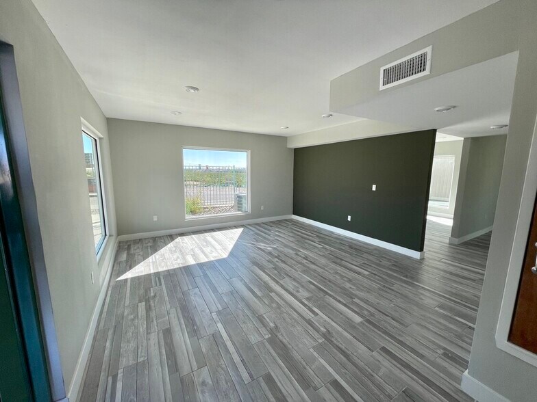 More Photos Of 7115 S Desert Blvd, Canutillo Self Storage For Lease