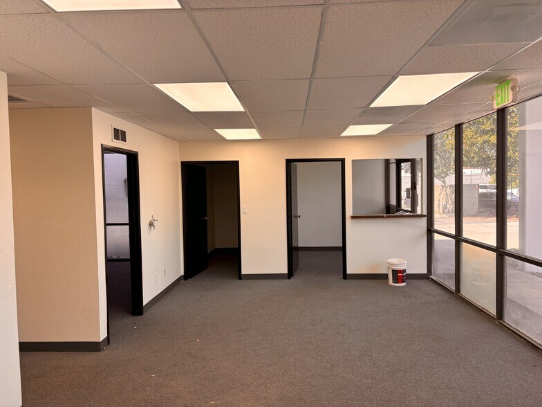 More Photos Of 1421 N Daly St, Anaheim Manufacturing For Lease