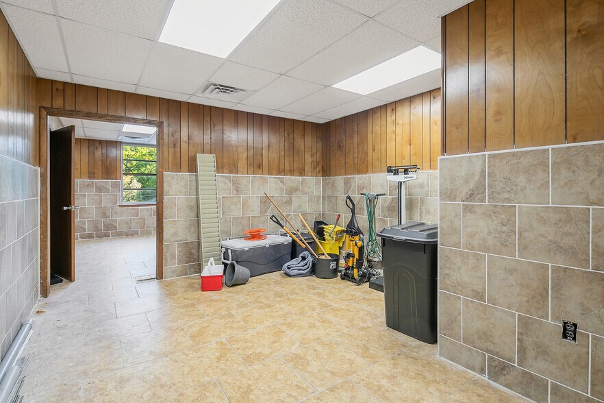 More Photos Of 214 Hawkins Ave, Sanford Medical For Sale