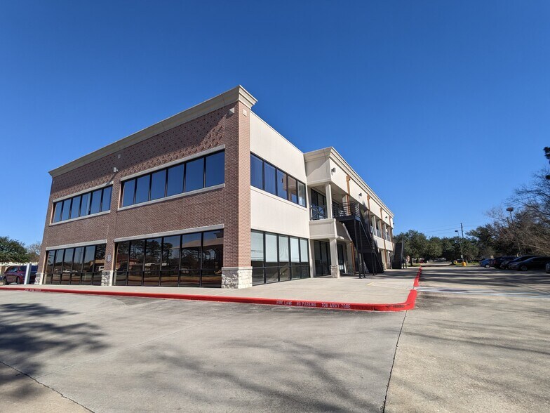 More Photos Of 18505 Champion Forest Dr, Spring Unknown For Lease