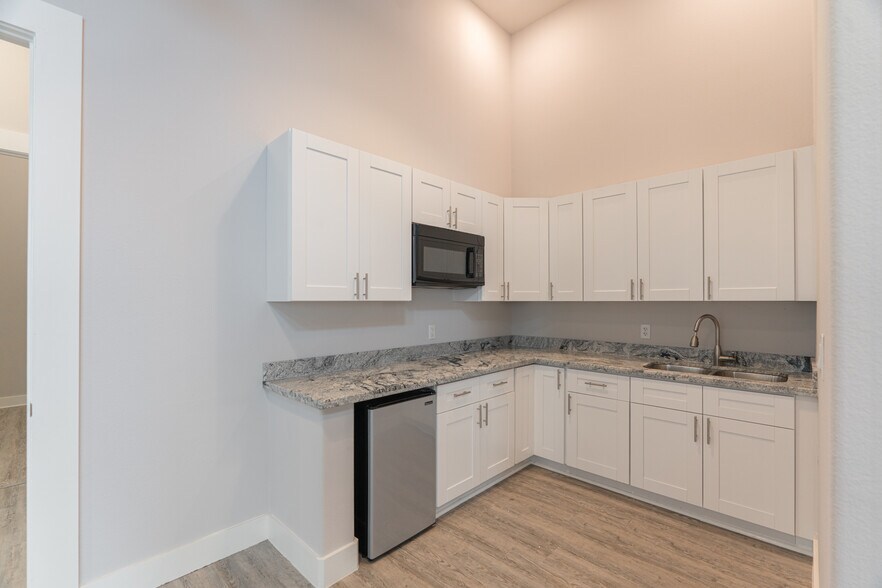 More Photos Of 350 Nursery Rd, Spring Medical For Lease