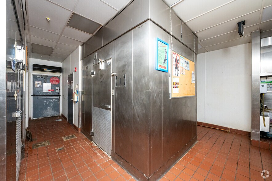 More Photos Of 6045 E 86th St, Indianapolis Restaurant For Sale