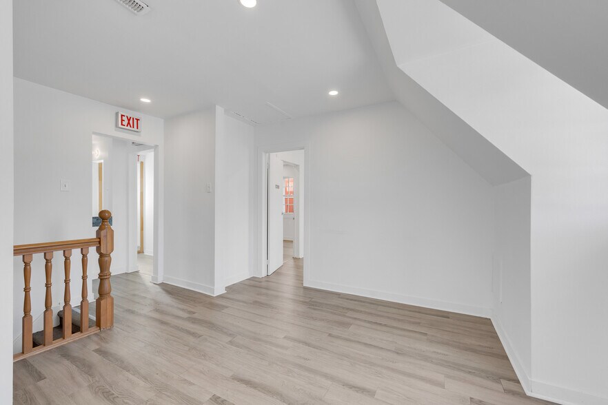 More Photos Of 5870 Rue Sherbrooke E, Montréal Office For Lease