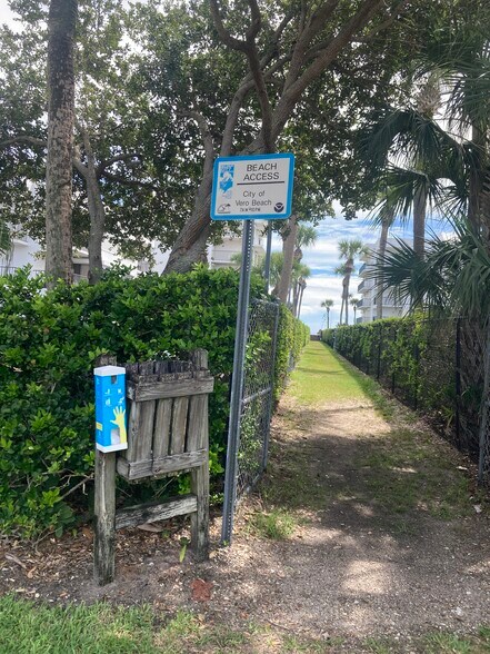 More Photos Of 950 Sandpiper Ln, Vero Beach Apartments For Sale